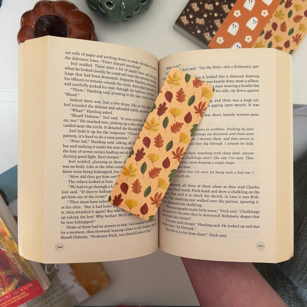 Falling Leaves Bookmark — Classic Autumn Aesthetic